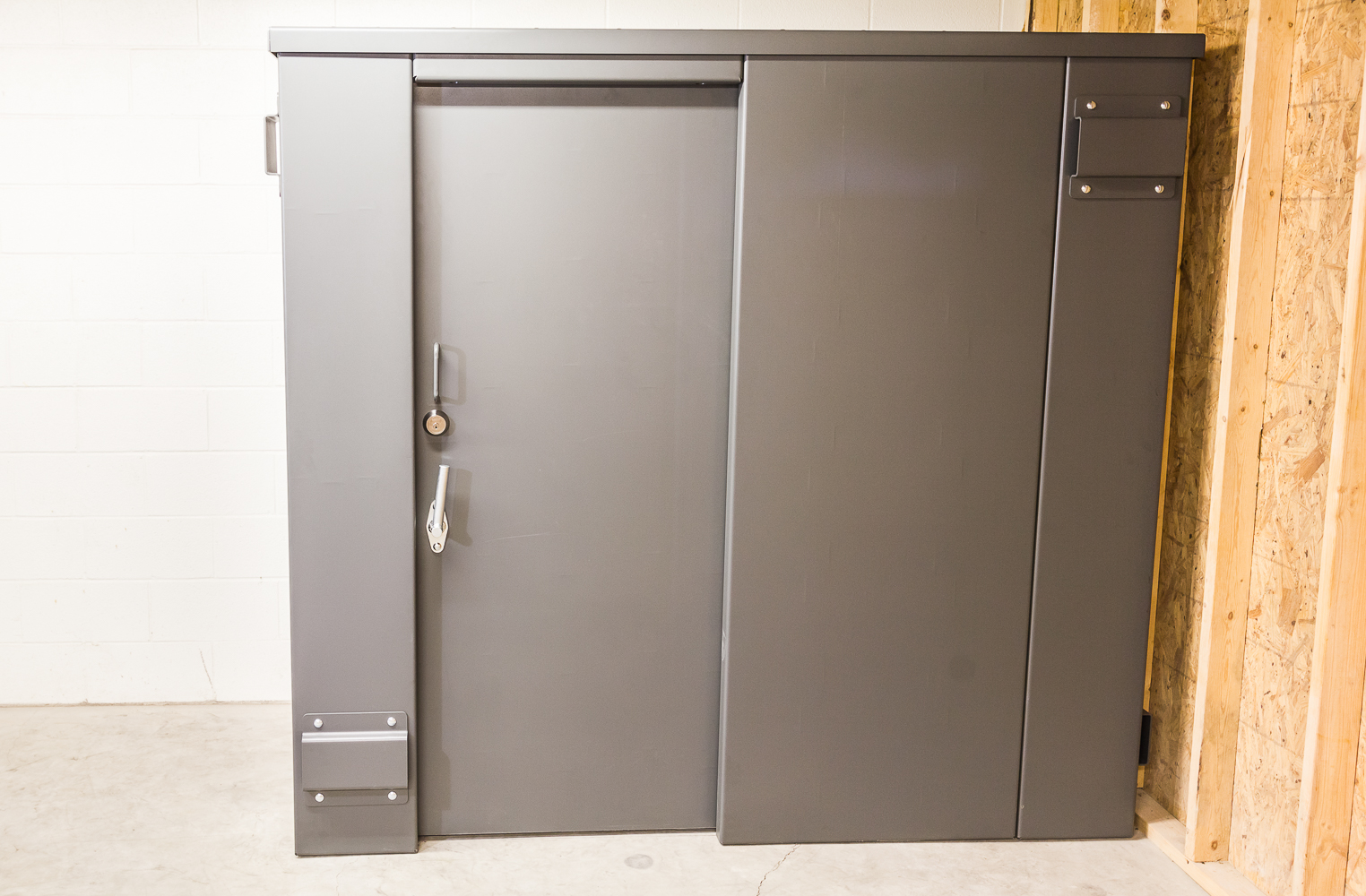Swisher ESP Safety Shelter- 25 Person Private / 15 Person Business